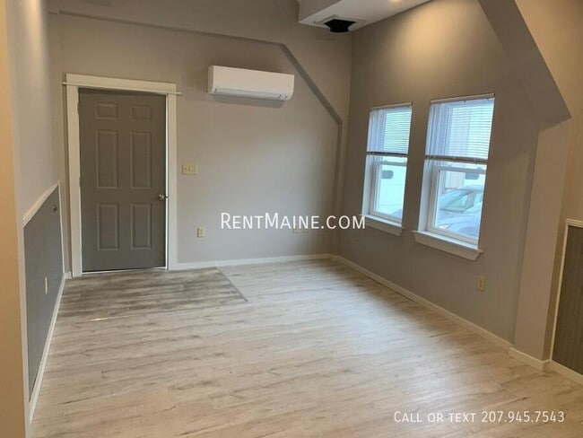 Building Photo - 38 Railroad St