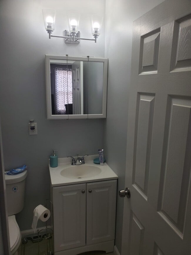 Building Photo - 124 Mill Rd