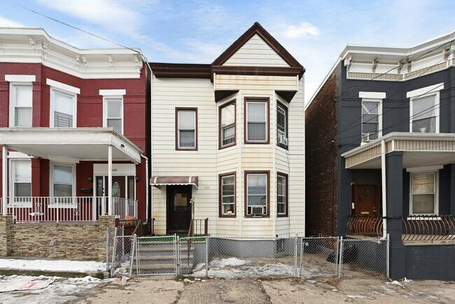 Building Photo - 1433 43rd St