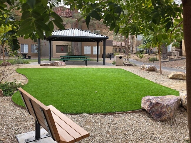 Building Photo - Immaculate Guard-Gated First-Floor Condo!