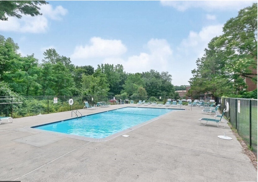 Building Photo - 50 Broadlawn Park