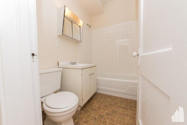 Building Photo - 1 bedroom in Chicago IL 60613