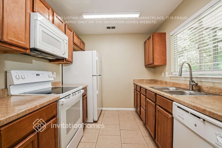 Building Photo - 3196 Sky St