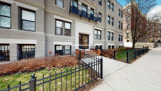 Building Photo - 4 Park Vale Ave