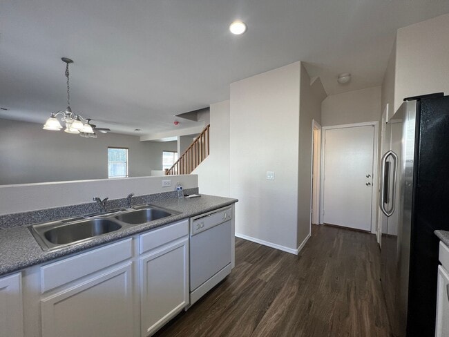 Building Photo - Highly desirable Spectrum community