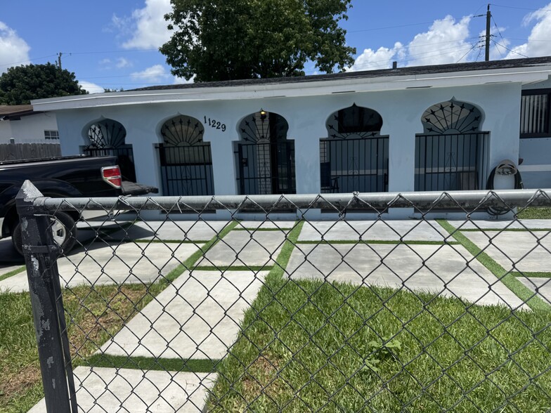Front - 11229 SW 6th St