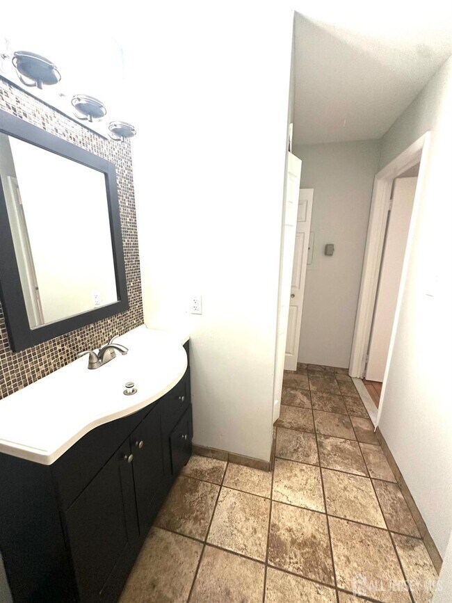 Building Photo - 4901 Ravens Crest Dr