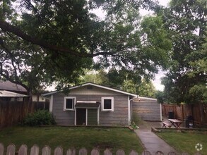 Building Photo - 1405 1/2 S. Willson