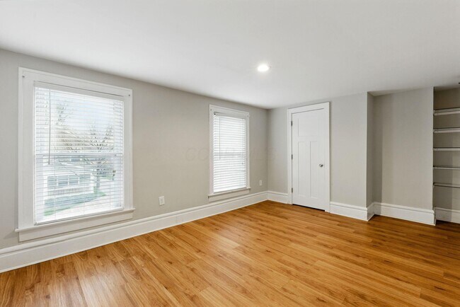 Building Photo - 1150 E Sycamore St