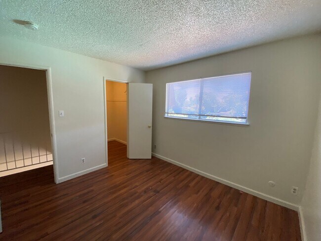 Building Photo - Move In Special - Half Off the First Month of Rent