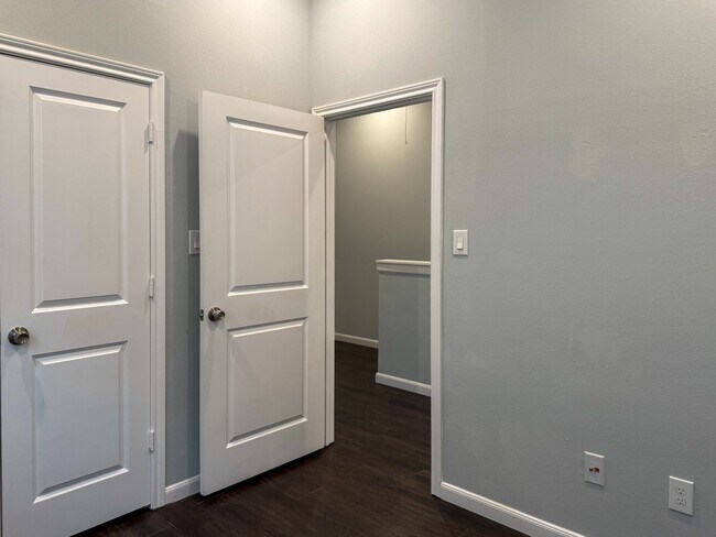 Building Photo - 4939 Ambient Dr