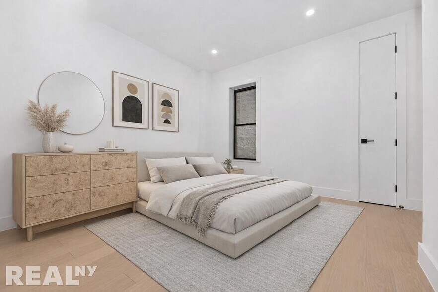 Building Photo - 704 Eighth Avenue