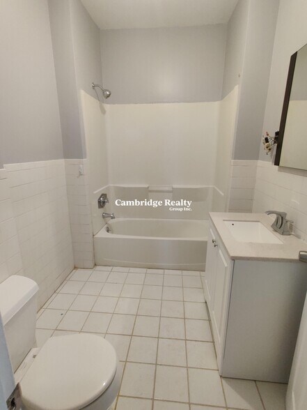 Building Photo - 20 Madison St