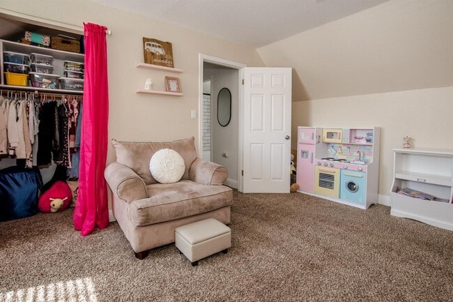 Building Photo - Four Bedroom 2 Bath home available for rent