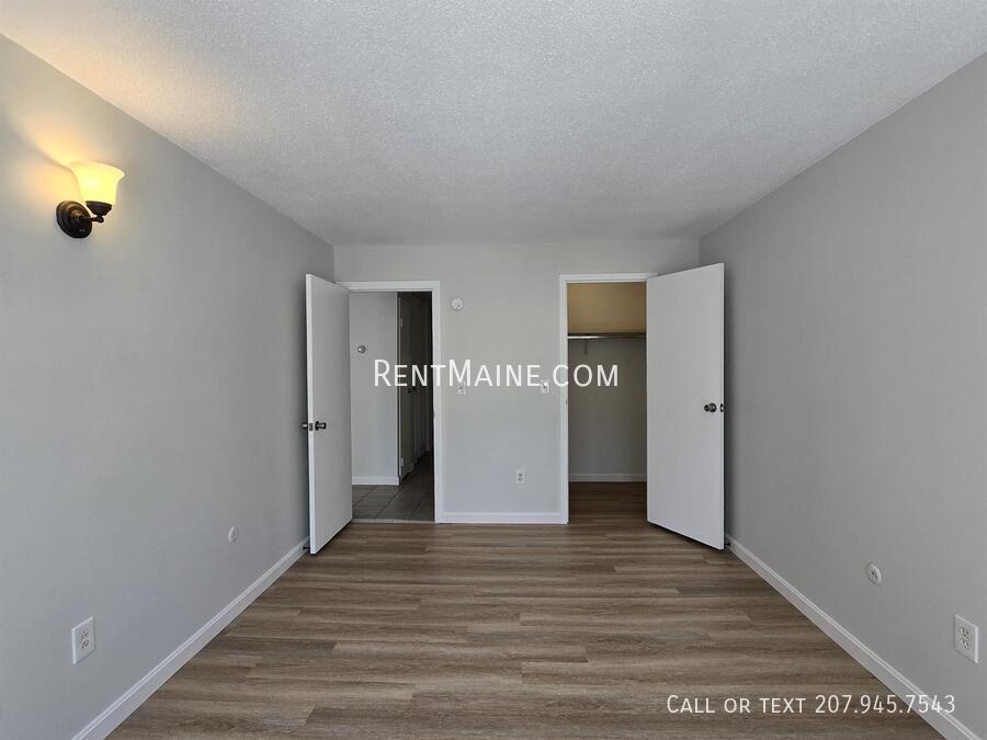 Building Photo - 10 Tall Pines Dr