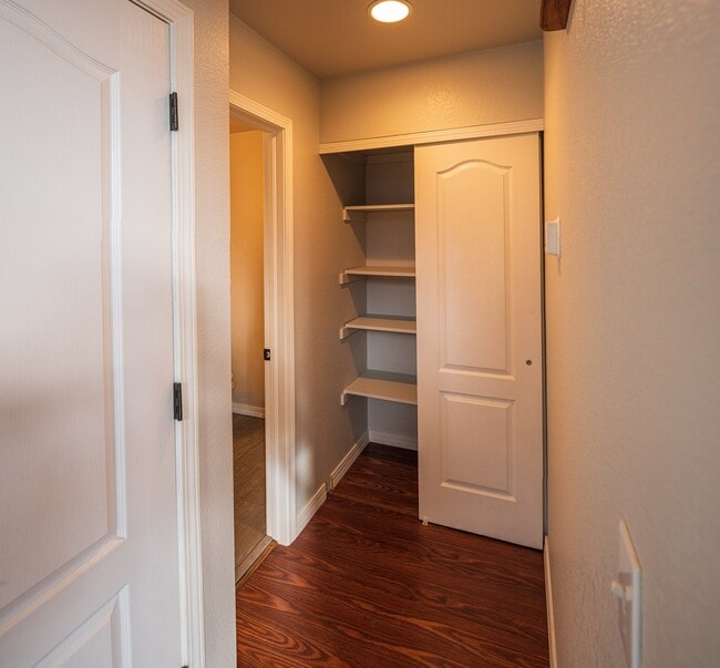 Building Photo - 1419 Red Mountain Dr