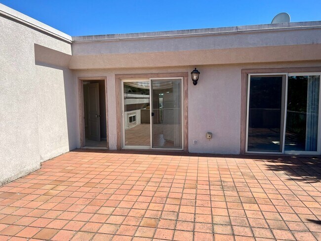 Building Photo - 5 Bedroom in Gated Birch Bay Community!