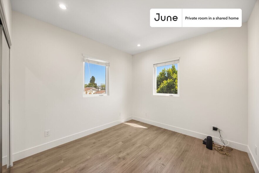 Building Photo - Room in Shared 4 bed/4 bath home