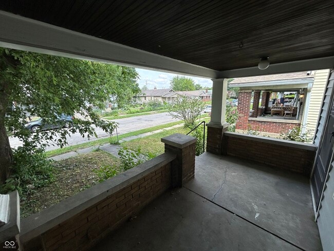 Building Photo - 823 N Bradley Ave