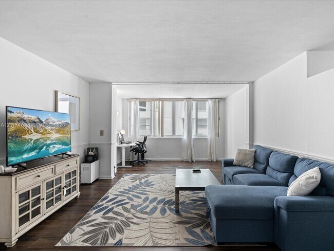 Building Photo - 5005 Collins Ave