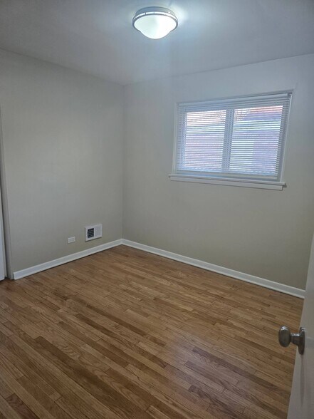 Building Photo - 4116 W 109th St