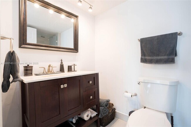 Building Photo - 6770 Indian Creek Dr