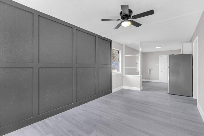 Building Photo - This beautifully remodeled duplex offers m...