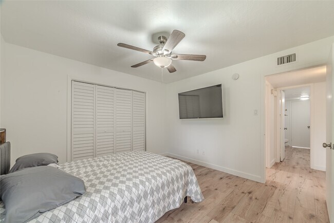 Building Photo - 2423 Woven Wood Ln