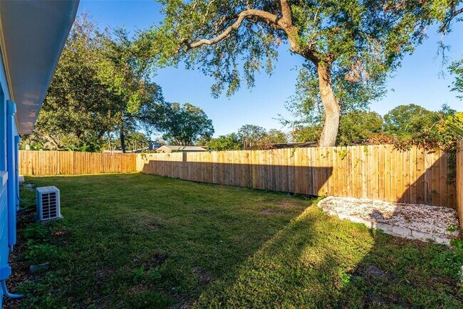 Building Photo - 2203 Nottingham Rd