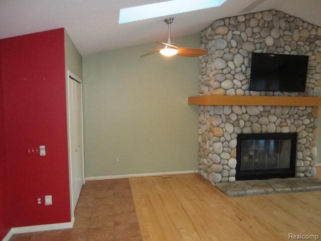 Building Photo - 4870 Lakeview Blvd