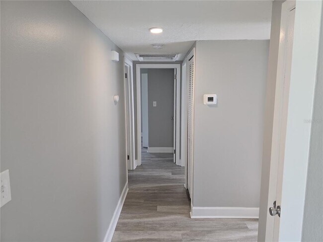 Building Photo - 5410 S Himes Ave