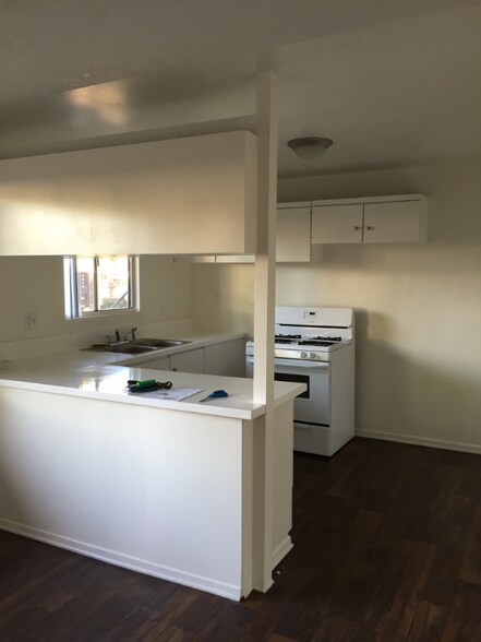 Building Photo - 1935 W Linden St