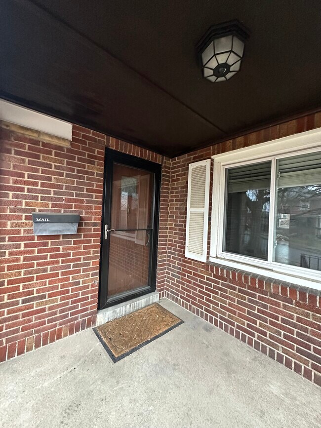 Front Porch - 129 Academy Ave