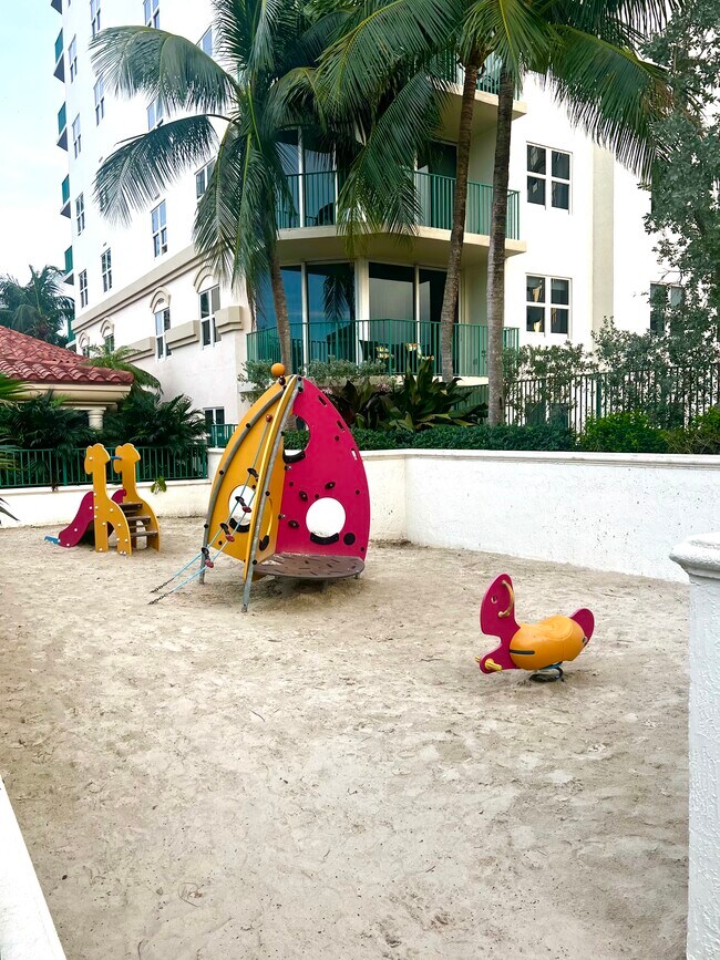 Building Photo - Turnberry Village Apt 1020 ST