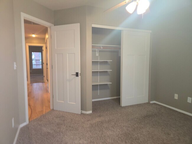 Building Photo - Beautiful Boulder Pointe Home! 3bd / 2ba + Office - No Students! - Small Pets Considered!! Avail....