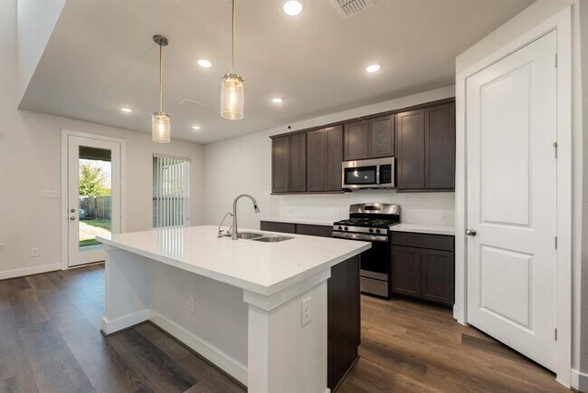 Building Photo - 20914 Kadefield Dr