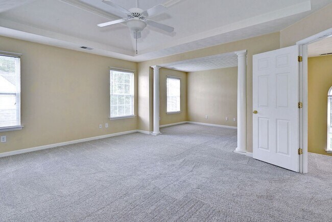 Building Photo - Spacious & Updated Hampton Home