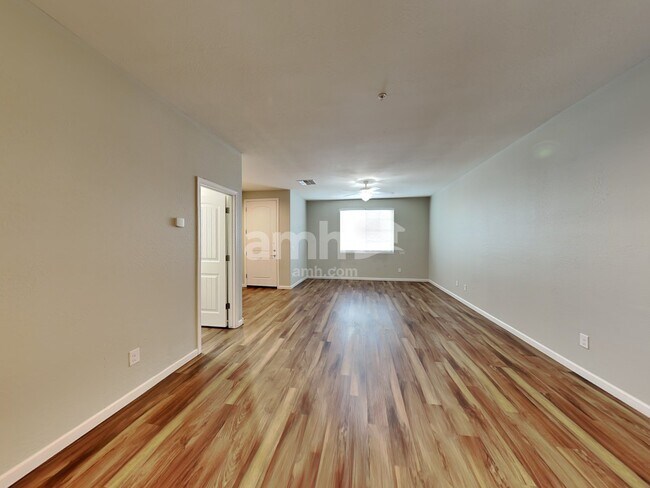 Building Photo - 20759 W Maiden Ln