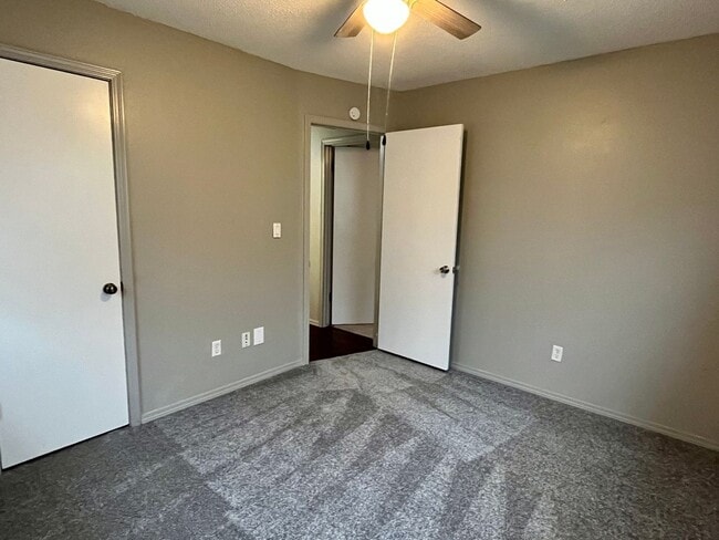 Building Photo - Beautiful Remodeled Mustang Home!