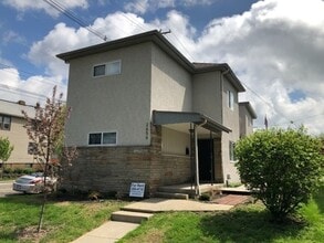 Building Photo - 295 E Arcadia Ave