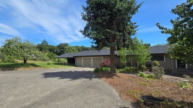 Building Photo - Beautiful West County Property Minutes Fro...