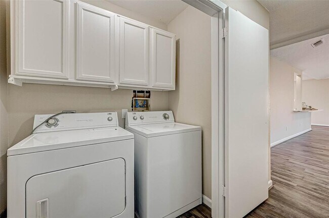 Building Photo - 13002 Kingsmill Dr