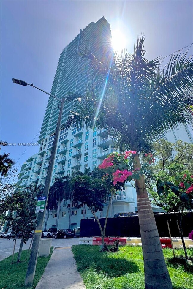 Building Photo - 1900 N Bayshore Dr