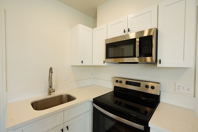 Building Photo - 241 E Etiwanda Ave