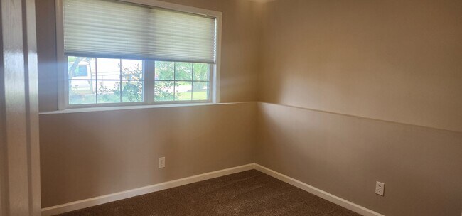 Building Photo - Spacious Home with Room to Spread Out