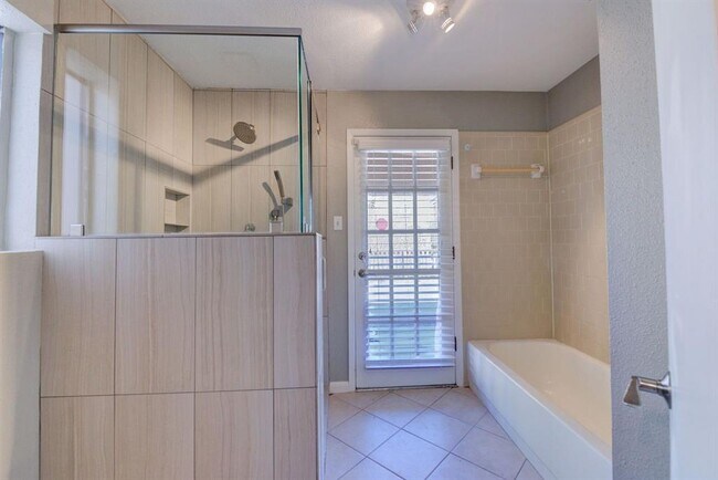 Building Photo - 225 Asbury-