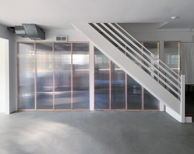 Building Photo - 33 Evergreen Rd