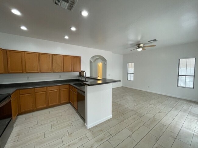 Building Photo - 3 Bedroom plus Den w/2.5 Bathrooms Chandler (AZ Ave. and Warner)