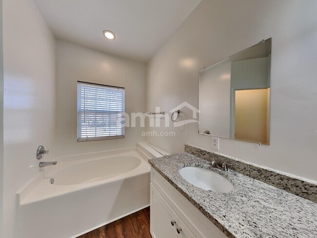 Building Photo - 1502 Halifax Dr