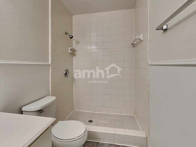 Building Photo - 828 Norfolk Dr